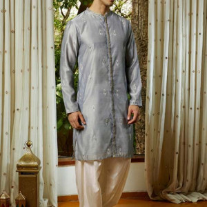 Men Grey Ethnic Motifs Embroidered Sequin Jashn Kurta with Cream Salwar